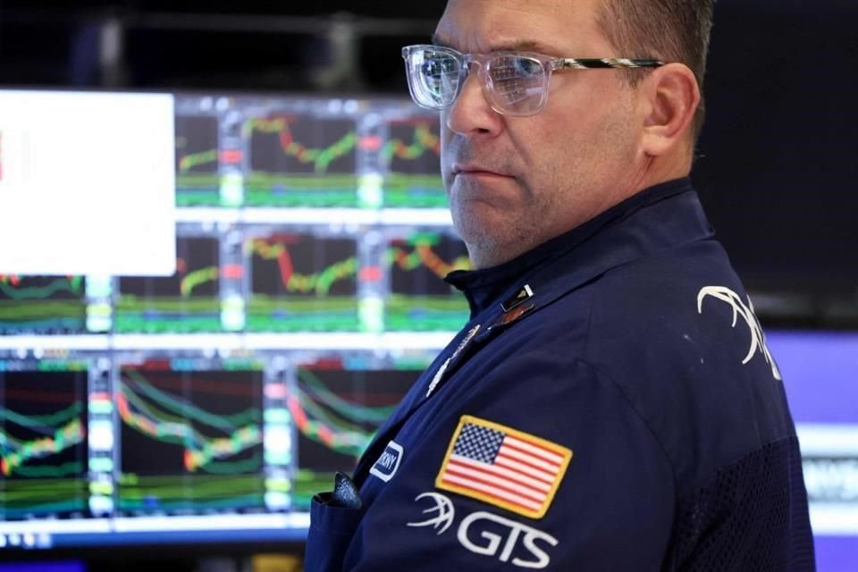 La Bolsa de Nueva York abrió a la baja, con mercados nerviosos ante una jornada en la que el Presidente Donald Trump anunciará nuevos aranceles que amenazan con hacer tambalear la economía mundial.