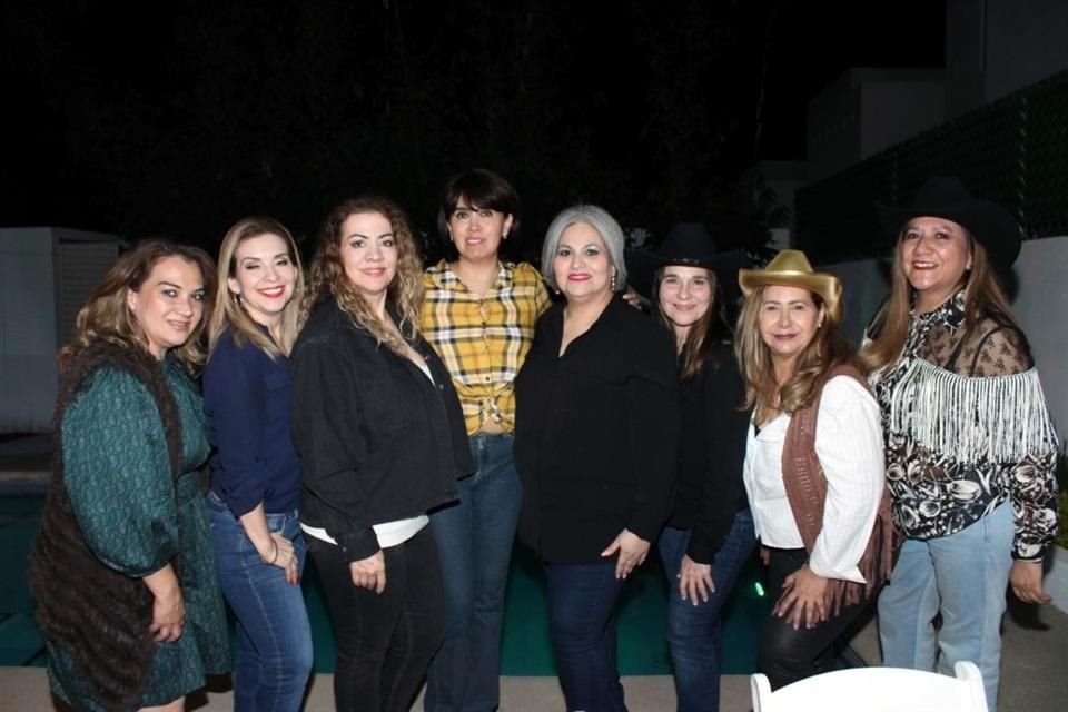 Mayra Valdez, Betty González, Mercedes García, Susana Burgos, Elva Ayala, Nohelia Juárez , Italia Flores y Karina González