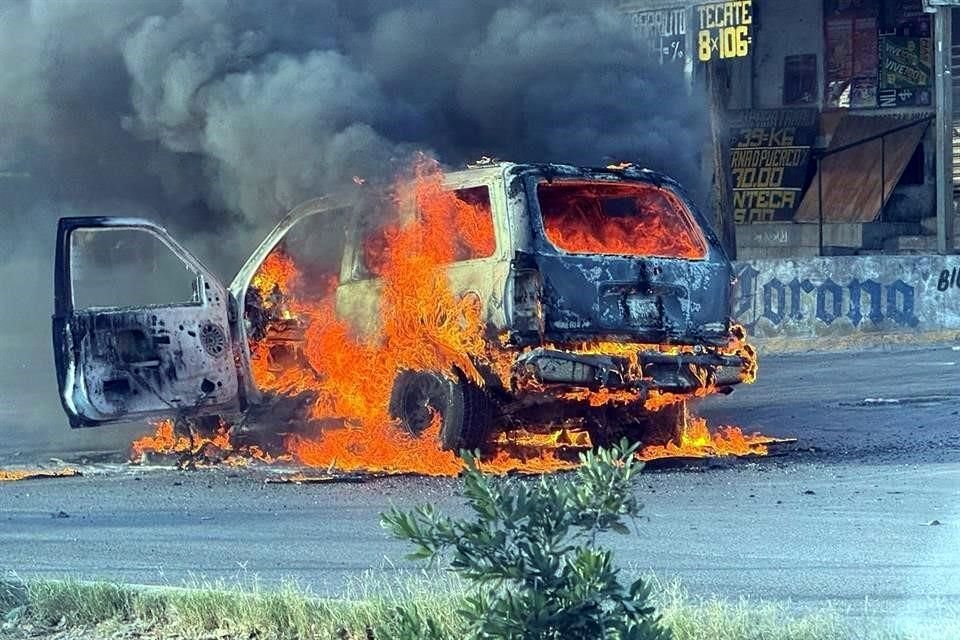 El incendio se reportó a los cuerpos de auxilio cerca de las 18:00 horas.