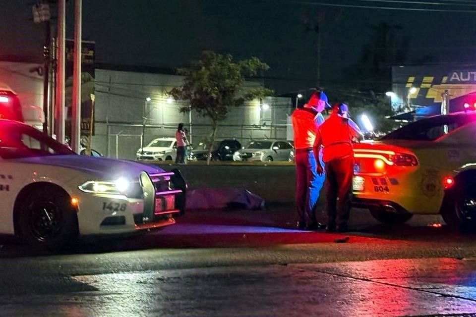 Alrededor de las 22:00 horas se registró el accidente en el cruce de las calles Pablo Gonzales y Simón Bolívar.