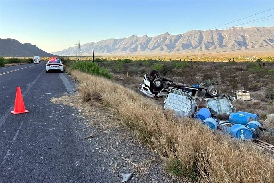 Las autoridades de Protección Civil Estatal mencionaron que la unidad accidentada es un camión torton propiedad de la empresa Servicios de Logística y Expeditados Internacionales.