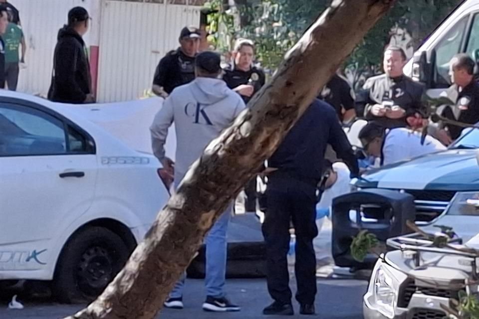 El cuerpo de un hombre asesinado fue localizado dentro de una maleta, en la Colonia 20 de Noviembre, Alcaldía Venustiano Carranza.