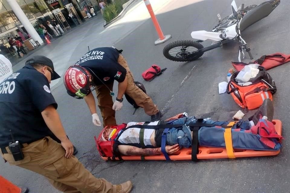 El accidente fue reportado a las 15:00 horas en la lateral de la Avenida Lázaro Cárdenas y Diego Rivera, frente a Fashion Drive.