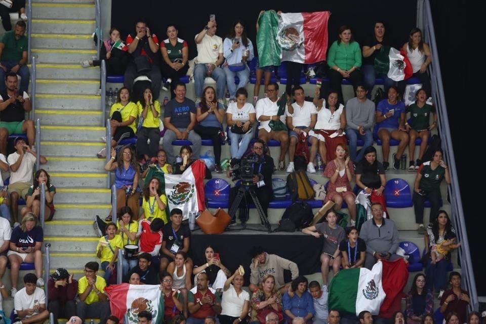 El apoyo a los locales no faltó en la tribuna.