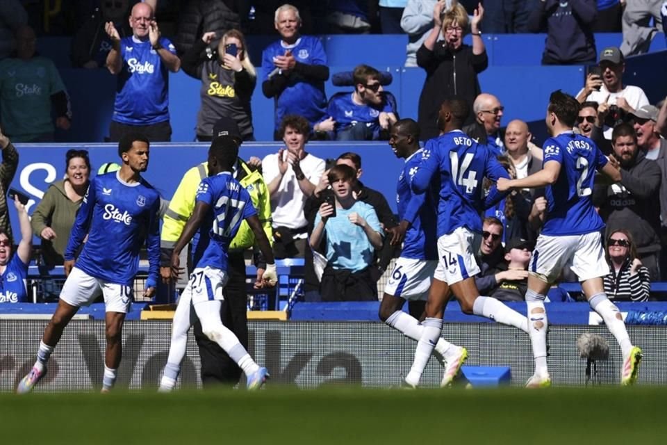 Everton empató en casa.