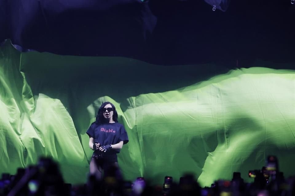 Durante su presentación, la cantante destacó que sus fans mexicanos son de los más intensos y recordó la vez que grabó 'Girl, So Confusing' en la Ciudad de México.