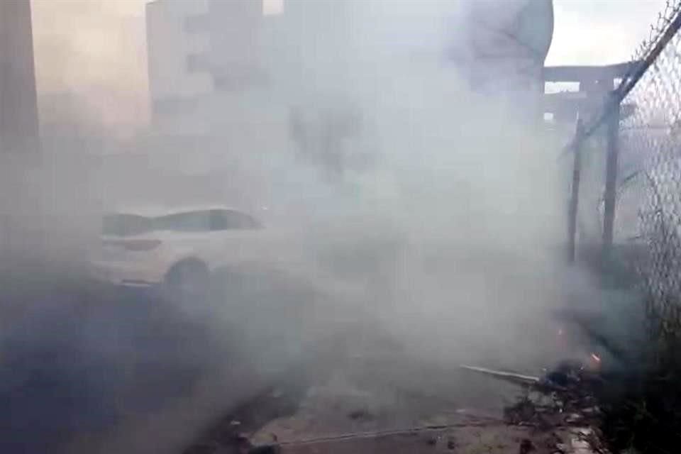 Los  conductores que circulaban por el sector tenían que avanzar a baja velocidad y con precaución, porque la columna de humo que se hizo provocó poca visibilidad.