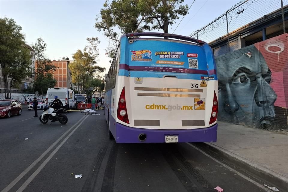 Un ciclista fue atropellado por una unidad de transporte público, cuando circulaba por Avenida del Trabajo entre Gorostiza y Granada en la Colonia Morelos
