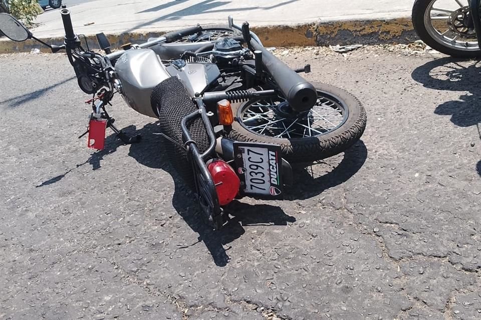 Uno de los motociclistas falleció y el otro se encuentra internado, según los últimos reportes.