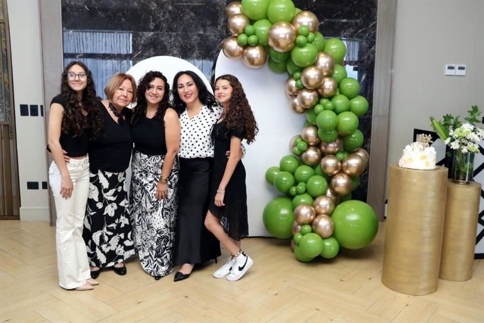 EN FAMILIA Irlanda González, Elia Treviño de Oranday, Érika Oranday, Balbina González y Tahnia Oranday