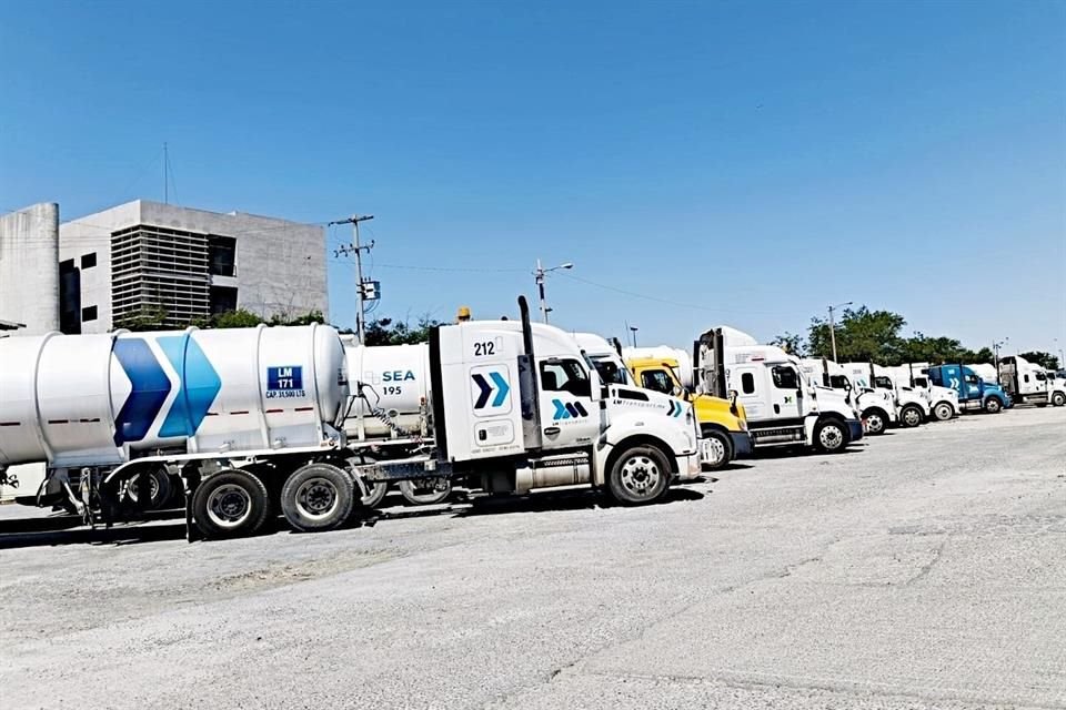 Las pipas decomisadas se encontraban ayer en las instalaciones de Pemex en Reynosa.