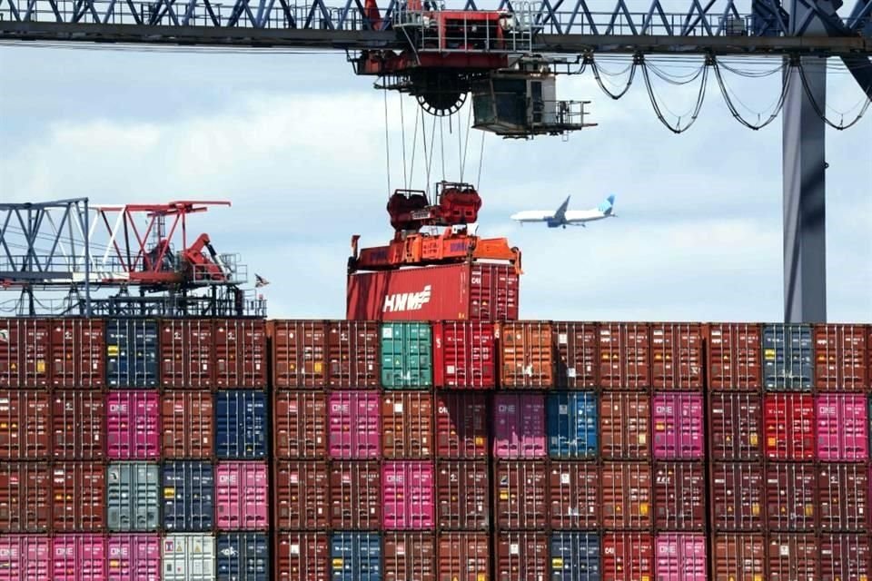 La Casa Blanca afirmó que los nuevos aranceles de Donald Trump contra China alcanzarán el 104 por ciento el miércoles.