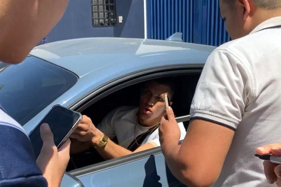 Nelson Deossa le reclamó al seguidor el haberse puesto frente a su vehículo.