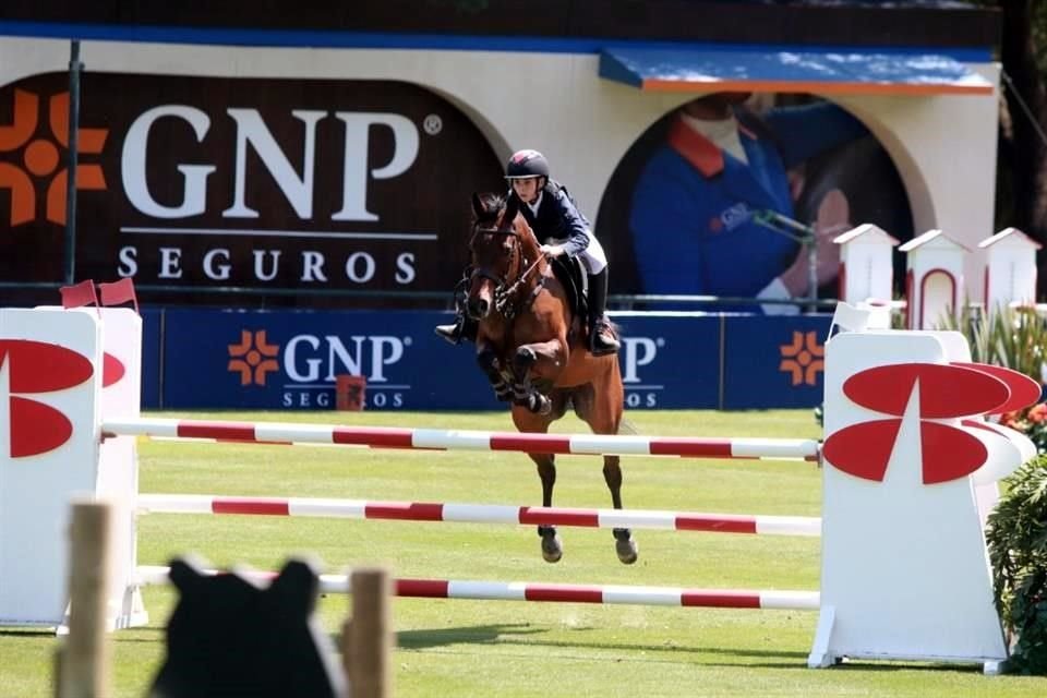 Benjamín Romo montando a Nebraska del Pinar