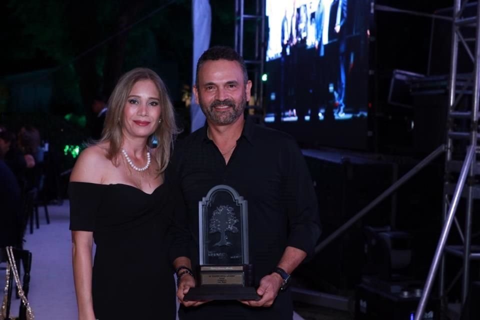 Cristy Morales de Navarro y Rafael Navarro