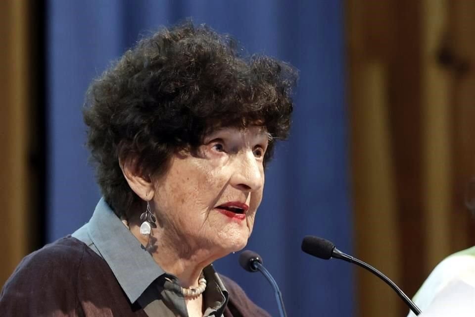 La escritora Margo Glantz intentó abrir un diálogo con los manifestantes, pero estos se negaron.
