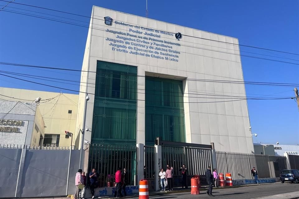 Se lleva a cabo la diligencia en las salas de juicios orales del penal de Chalco.