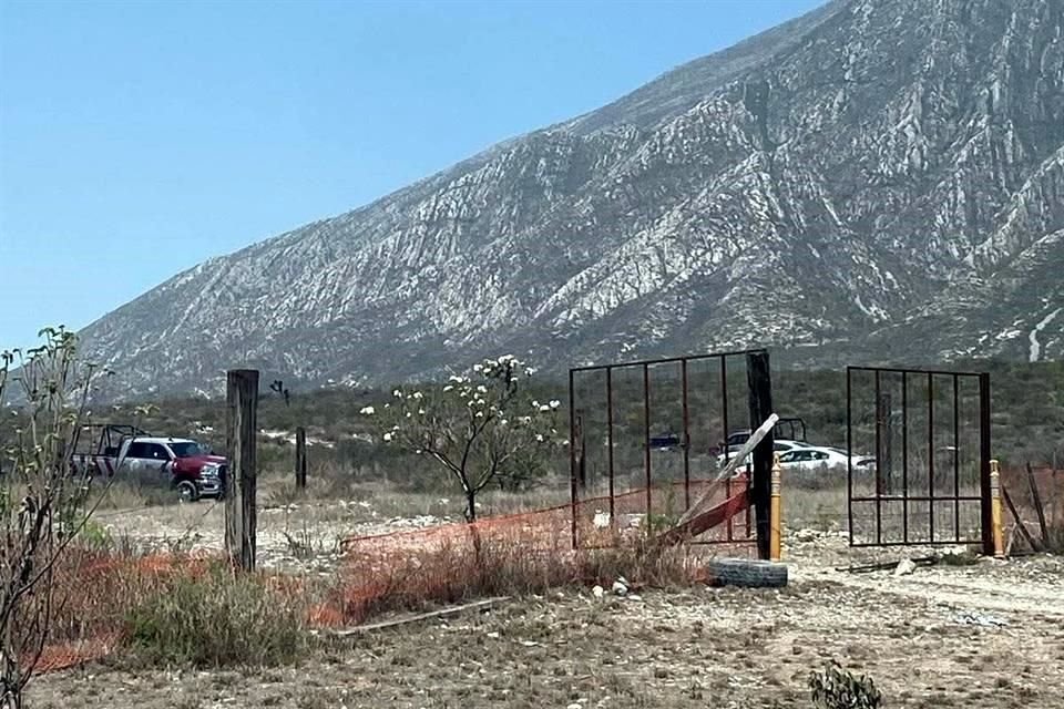 El informante mencionó que el terreno donde se hizo el hallazgo, está al norte de la Carretera a Icamole, en las faldas de la sierra.