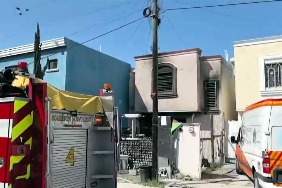 El siniestro fue reportado a las 14:25 horas, en un domicilio ubicado en la calle Arcos Constantinos y Arcos del Portal, en la Colonia Arcos del Sol.