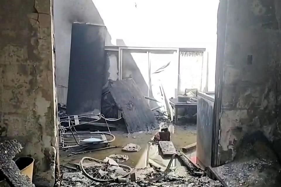 En el lugar, elementos de Bomberos Nuevo León y de Protección Civil estatal y municipal auxiliaron a la mujer y trabajaron en la sofocación del fuego.