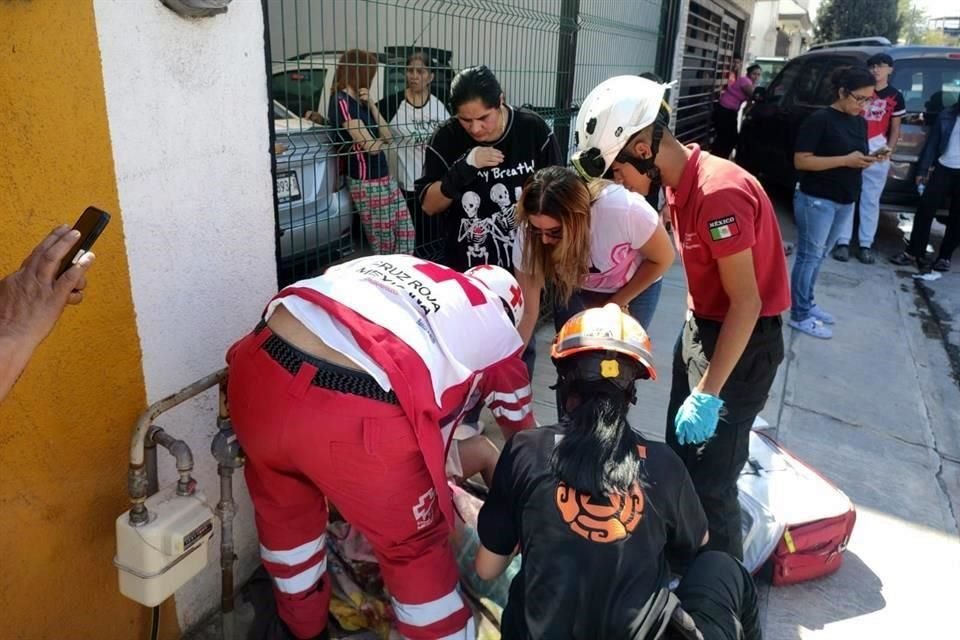 La mujer fue atendida en el lugar y posteriormente llevada a un hospital.
