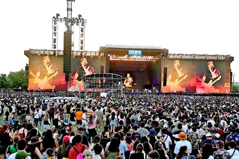 Más de 300 mil personas asisten los tres días a la edición 13 del Festival Tecate Pa'l Norte, en el que se presentan artistas como Green Day, Justin Timberlake y Olivia Rodrigo