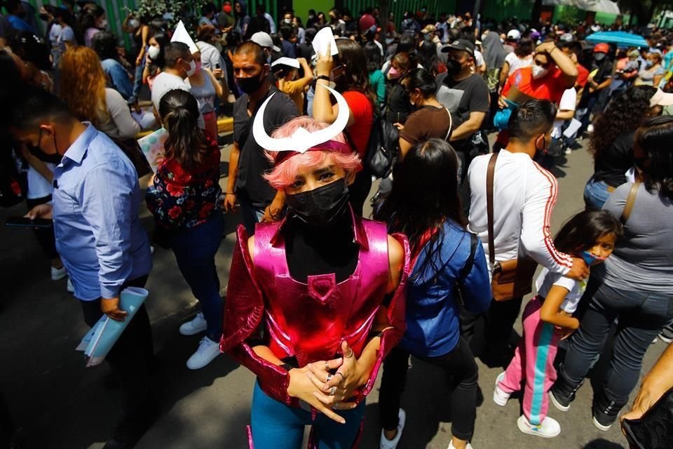 La sede de la vacunación es el Deportivo Xochimilco, ubicado en Francisco Goitia S/N, Santiago Tepalcatlalpan.