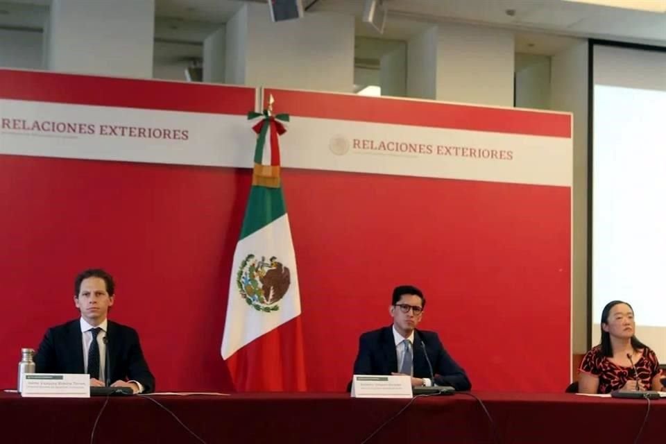 La SRE dijo que 2 personas en Consulado de México en California vendían citas para trámites a connacionales pese a que estas son gratuitas.