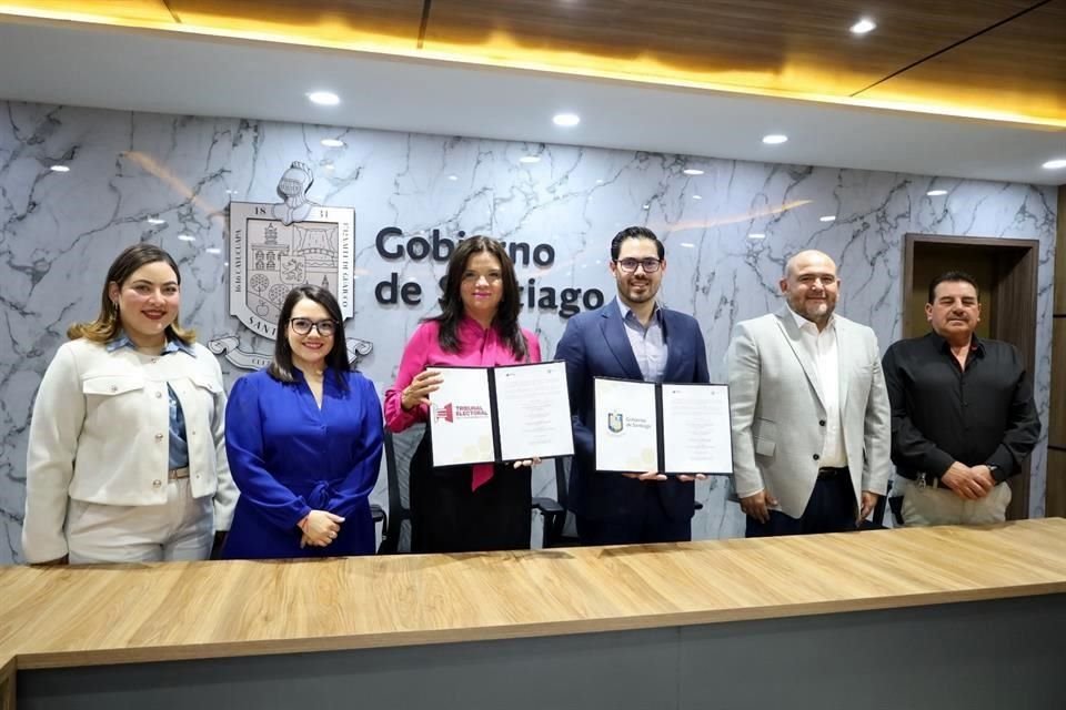 El evento fue encabezado por la Magistrada Presidenta Claudia Patricia de la Garza y la Magistrada Saralany Cavazos Vélez, así como el Alcalde priista David de la Peña.