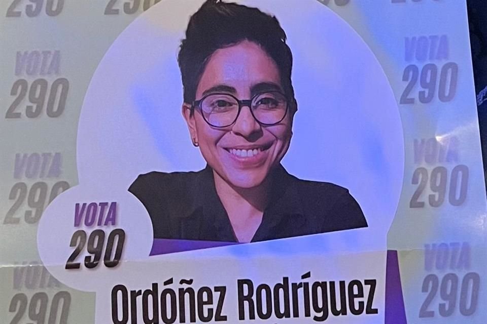 Alehli Ordóñez Rodríguez, aspirante local a jueza, acudió el sábado a un teatro donde habló de sus aspiraciones.