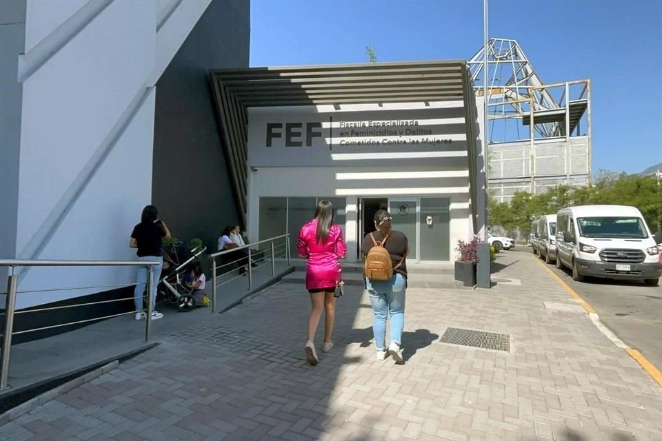 Las ex gimnastas acudieron hoy a la Fiscalía Especializada en Feminicidios y Delitos Cometidos contra las Mujeres.