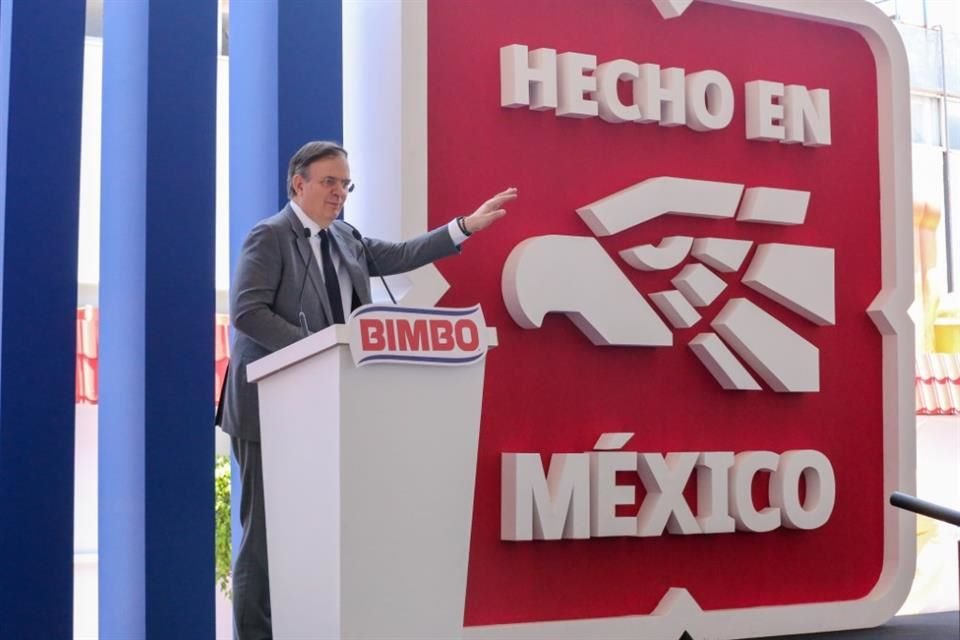 Secretario de Economía, Marcelo Ebrard, en el anuncio de que Grupo Bimbo se integará a la iniciativa 'Hecho en México'