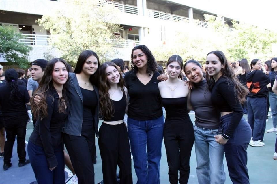 Sofía Estrada, Valeria Martínez, Valeria González, Evelyn Villarreal, Camila Rodríguez, Regina Brocker y Natalia Flores
