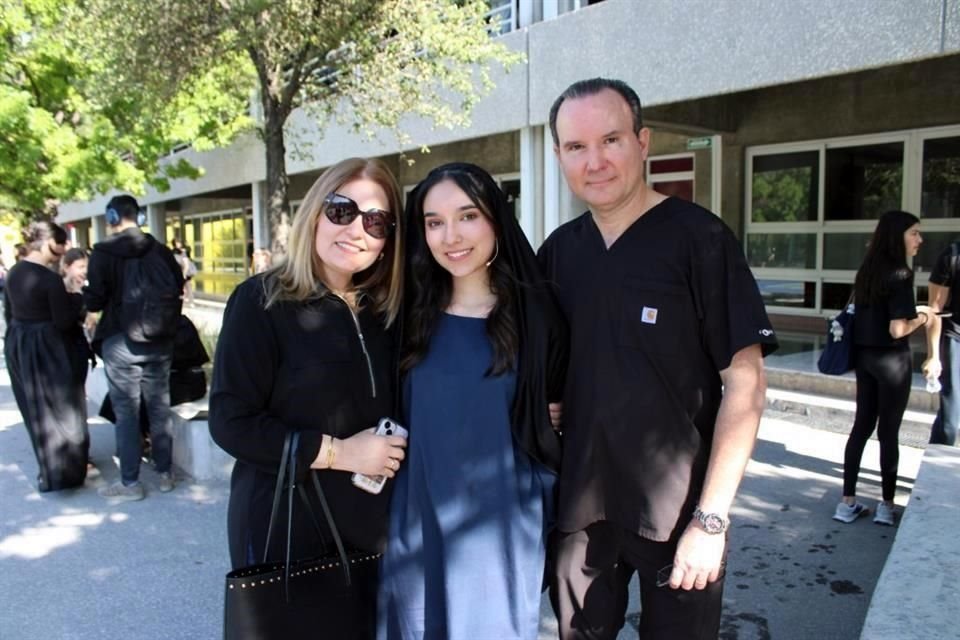 Samantha Luis de Santos, Elina Santos Luis y Simón Santos