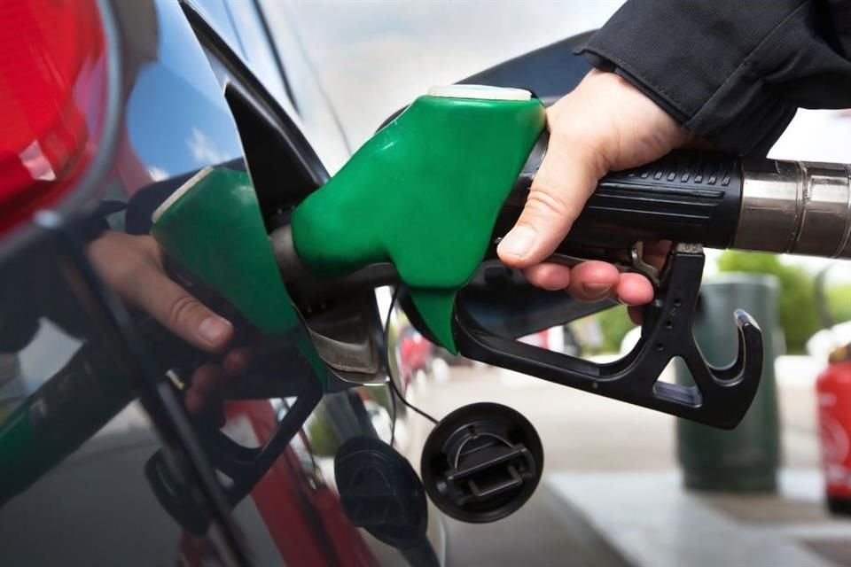 Empresa Valero México informó que el 9 de abril fue notificada por SAT de una suspensión temporal para poder importar combustibles al País.