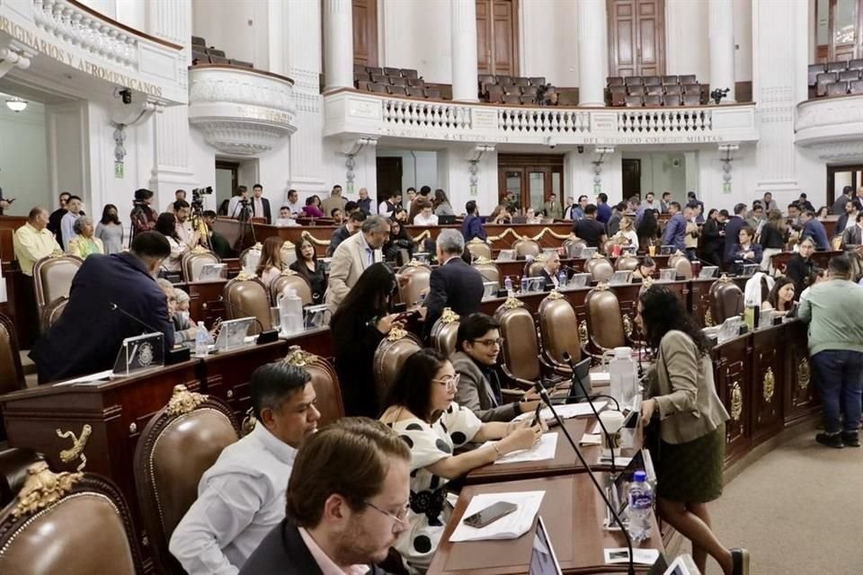 De las 591 propuestas que se han presentado durante la Tercera Legislatura, apenas 31 se dictaminaron en comisiones, de acuerdo con cifras del propio Donceles. 