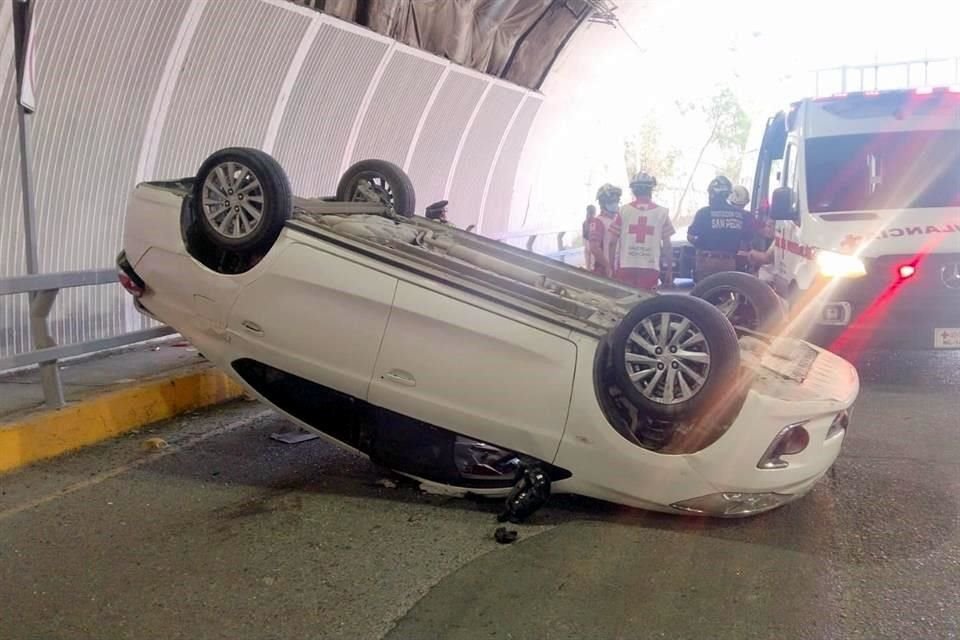 El accidente, donde no hubo personas lesionadas, fue reportado a las 11:00 horas.