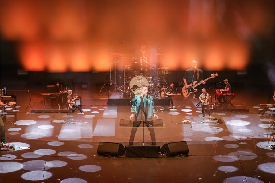 El cantante español no dejó fuera del show 'Santa Lucía', 'Himno a la Alegría' ni 'Todo a Pulmón'.