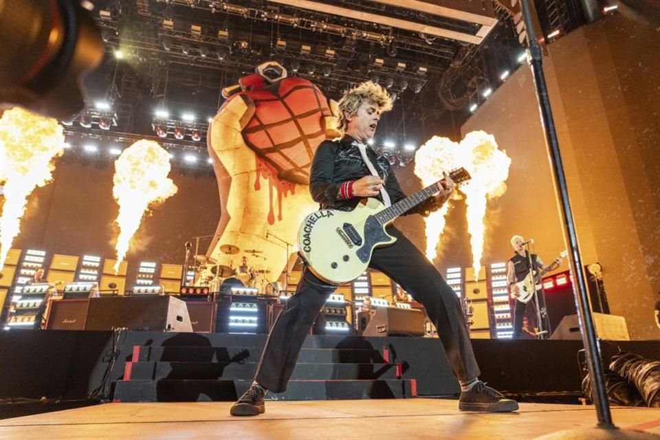 La actuación de Green Day marcó el debut del grupo en el evento musical anual.