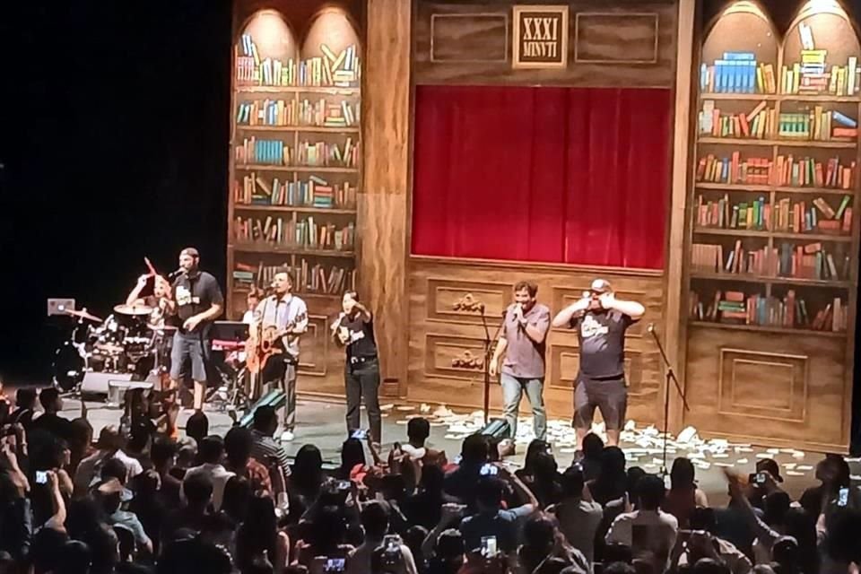 La adaptación teatral y musical de Miguel de Cervantes contó con canciones originales y diálogos con juegos de palabras que hicieron reír a sus fans, muchos de ellos disfrazados como sus héroes.