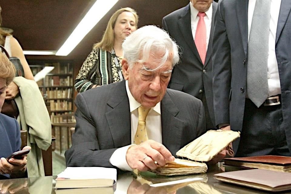 En su visita a la Biblioteca Cervantina del Tec de Monterrey, en abril de 2015, el Nobel literario se mostró maravillado.