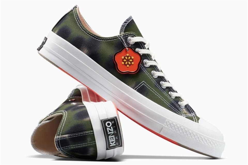 La famosa marca de sneakers Converse se unió con la casa de moda parisina Kenzo para lanzar una colección limitada que celebra la audacia, el color y la nostalgia ochentera.