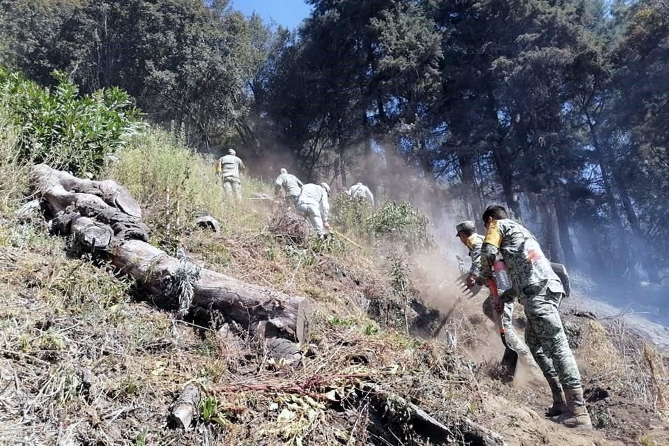 La Gobernadora de Morelos, Margarita González Saravia,  y la coordinadora nacional de Protección Civil, Laura Velázquez, realizaron un recorrido en helicóptero para ver el área afectada.