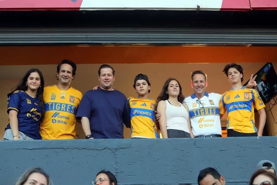 Regina Salazar, Jaime Salazar Javier González, Leo González, Paulina González adrián González y Hernán González