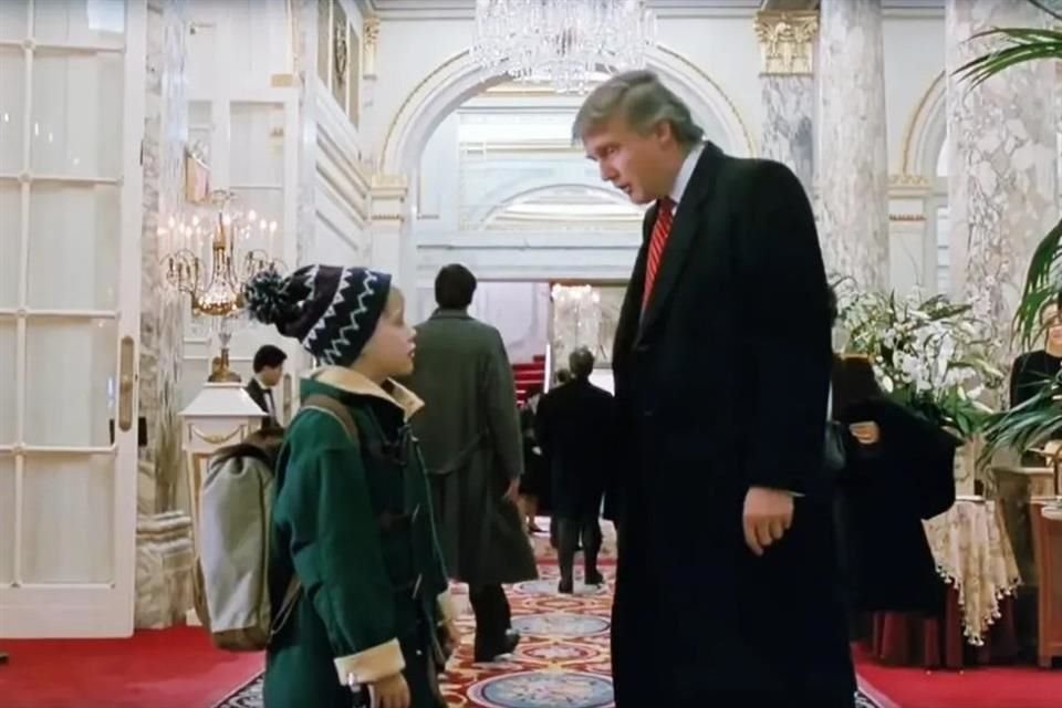 Chris Columbus quiere eliminar el cameo de Donald Trump en 'Mi Pobre Angelito 2', calificándolo como una 'maldición' para la película.