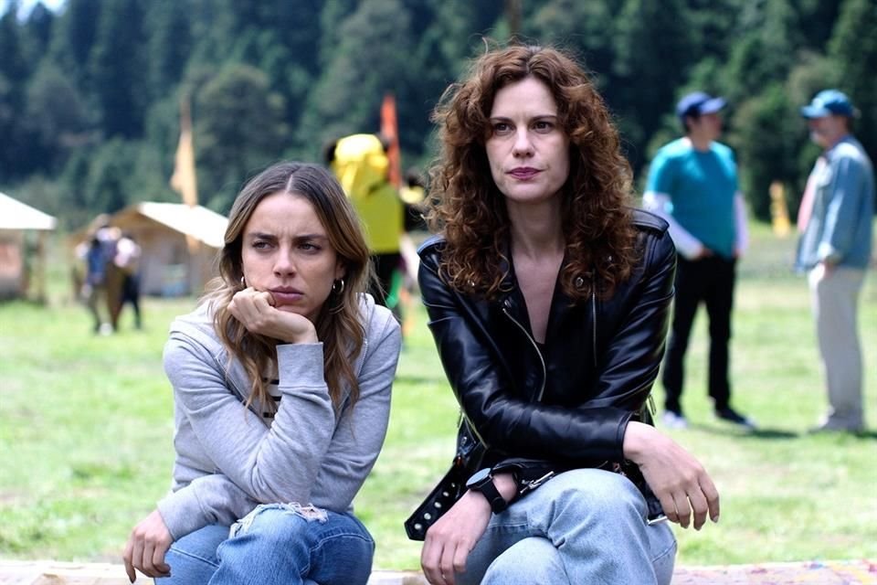 Tal como lo sugiere el título, dice Marcela Guirado, su nueva serie, 'Valiendo Madres', tiene como tema central la maternidad.