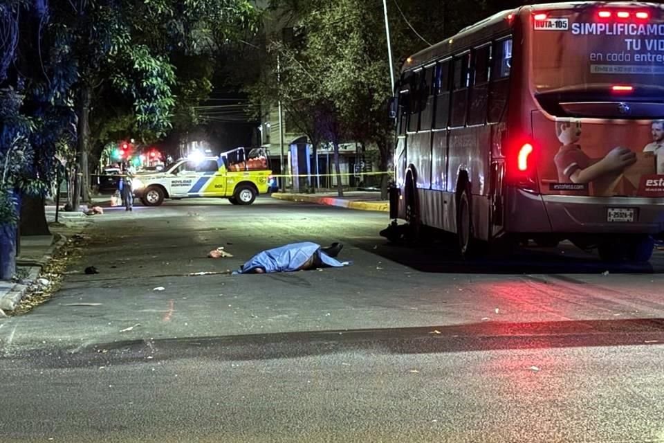 Los hechos se registraron en el cruce de las calles Emilio Carranza e Isaac Garza, en el Centro de Monterrey.