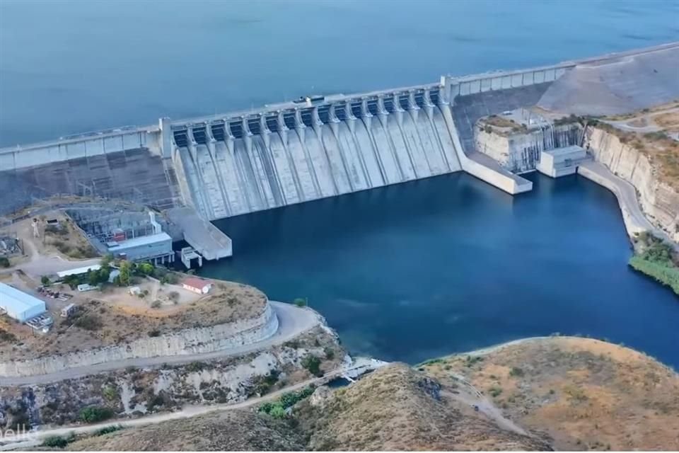 Autoridades estatales y municipales de Coahuila urgieron el lunes a la Presidenta Claudia Sheinbaum frenar lo que calificaron de extracción extraordinaria de agua de la presa La Amistad.