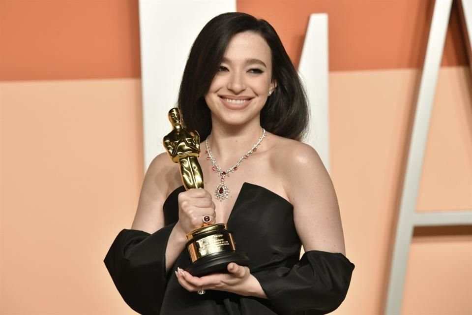 Una fuente cercana al proyecto dijo que Mikey recibió una oferta para protagonizar, pero al final decidió rechazarla.