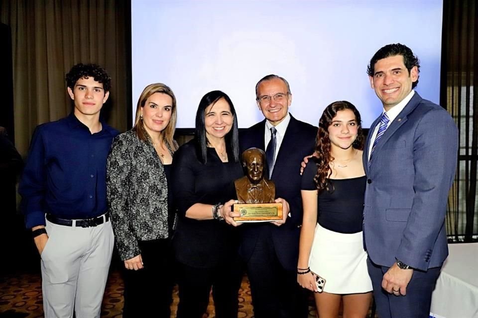 Bernardo Gorena, Martha Flores, Consuelo Bañuelos, José Roble Flores, Greta Gorena y Mario Gorena